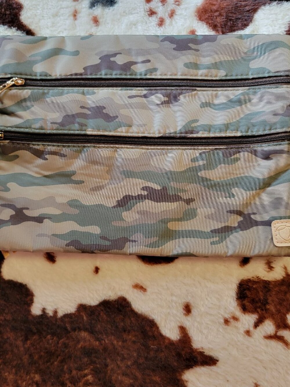 Peachy Keen  Versi Bag Camo Clutch NWT